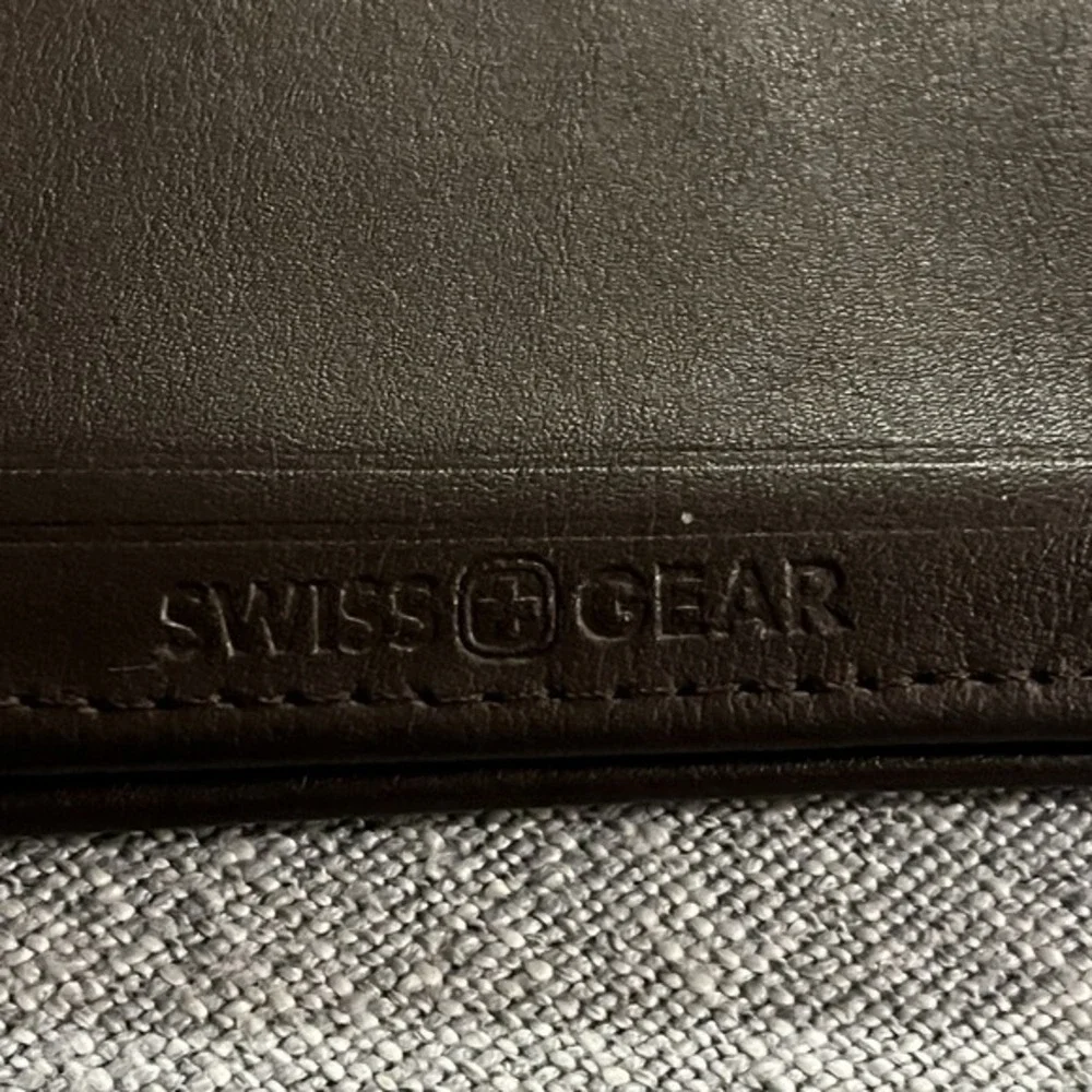 SWISS GEAR Genuine Leather Wallet Brown Bi-Fold Credit Card‎ Cash Money Holder